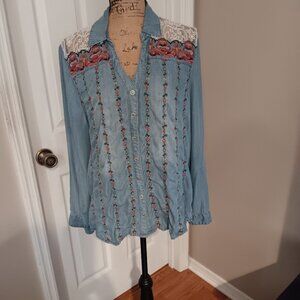 Reba Ladies Size XL Snap Button Light Denim Wash Top
